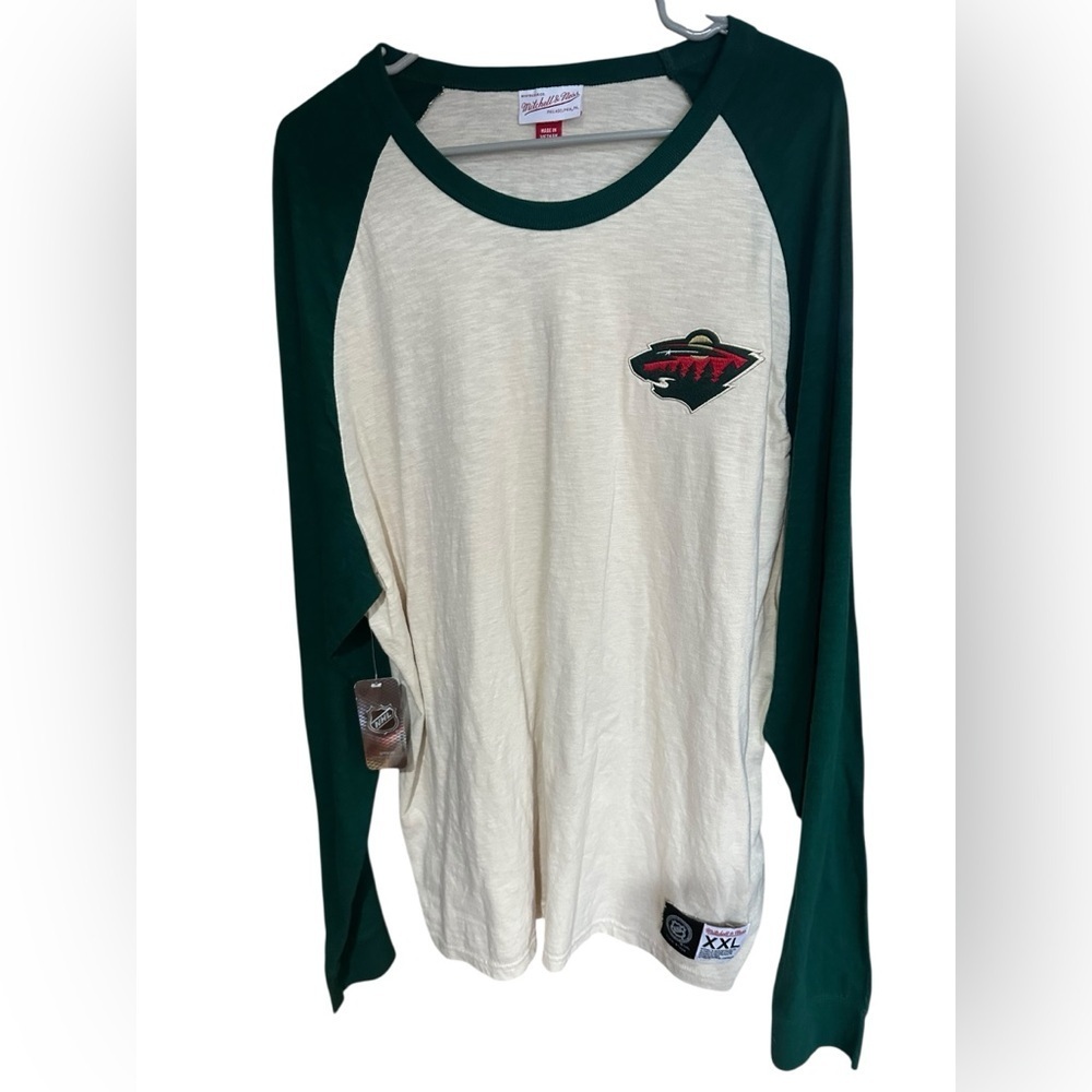 🚨NWT🚨 NHL MN Wild Mitchell & Ness Cream and Green Long Sleeve Tee